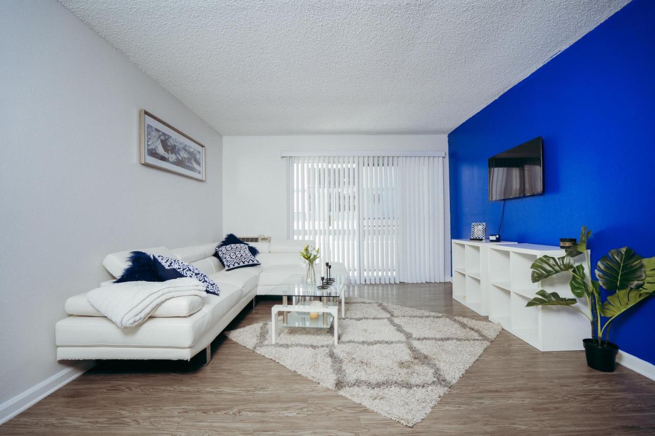 Beautiful 1 Bedroom Suite In Central Location! Apartment Los Angeles